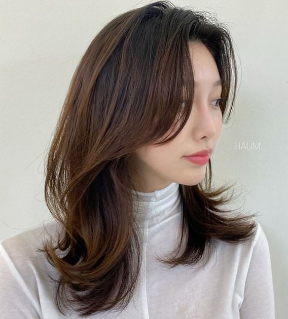 Thick Wavy Mid-Back Hair With Curtain Bangs Thick Wavy Mid-Back Hair With Curtain Bangs — Simple Asian Haircuts