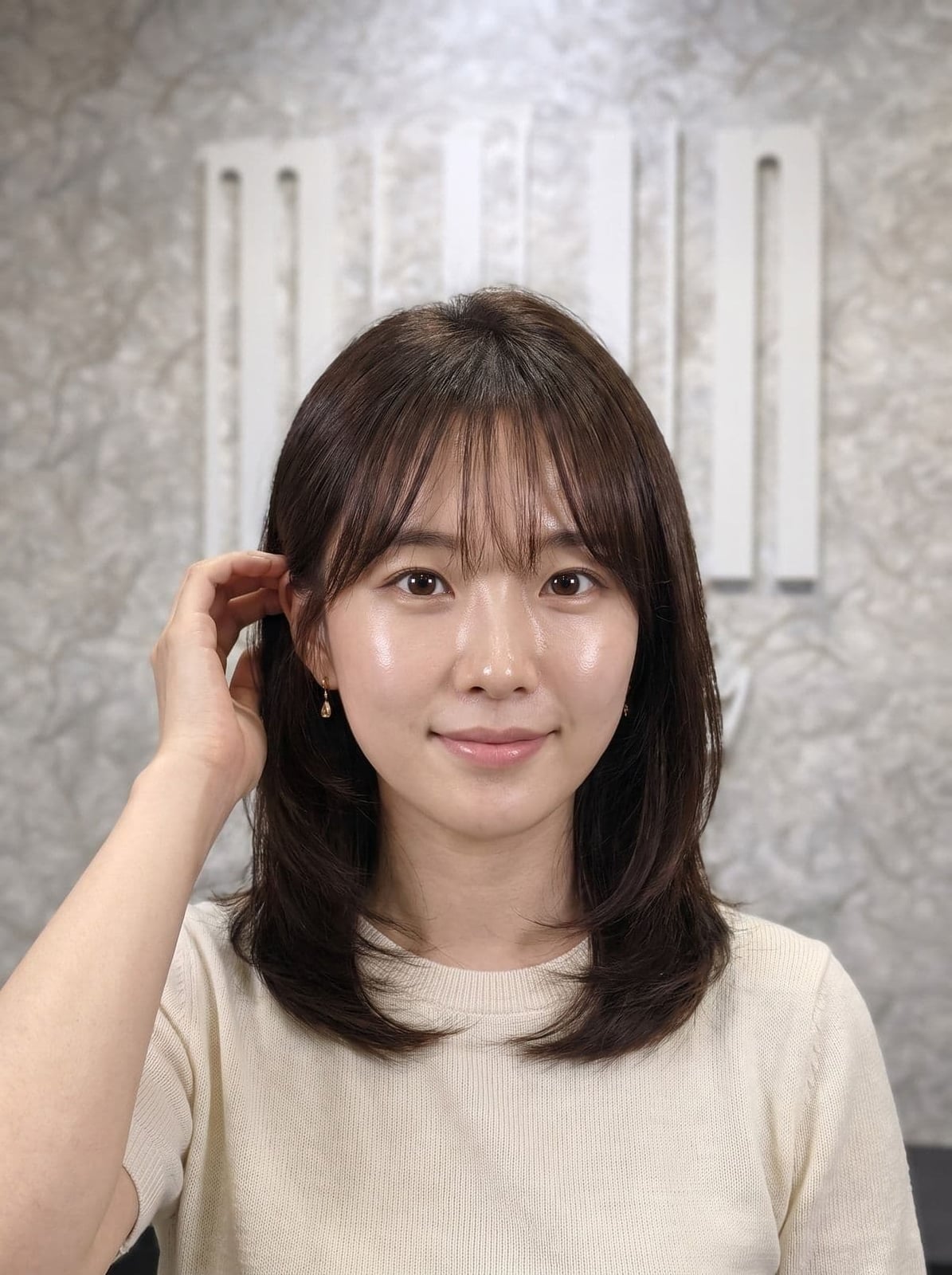 Collarbone Layered Cut With Soft Waves Collarbone Layered Cut With Soft Waves — Simple Asian Haircuts