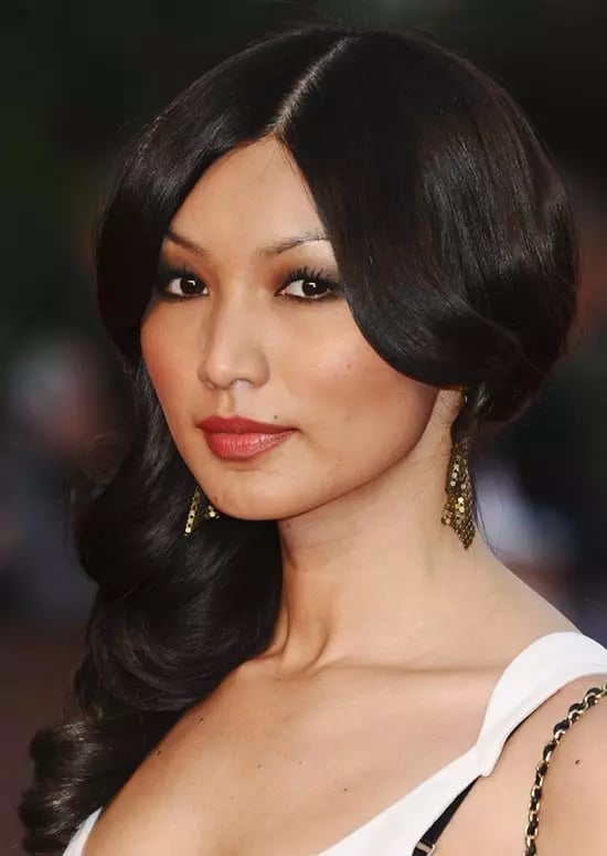 Mid-Back Voluminous Waves With Side Swept Bangs Mid-Back Voluminous Waves With Side Swept Bangs — Simple Asian Hairstyles