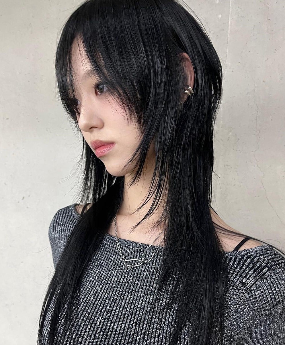 Black Wolf Cut With Wispy Curtain Bangs Black Wolf Cut With Wispy Curtain Bangs — Simple Asian Hairstyles