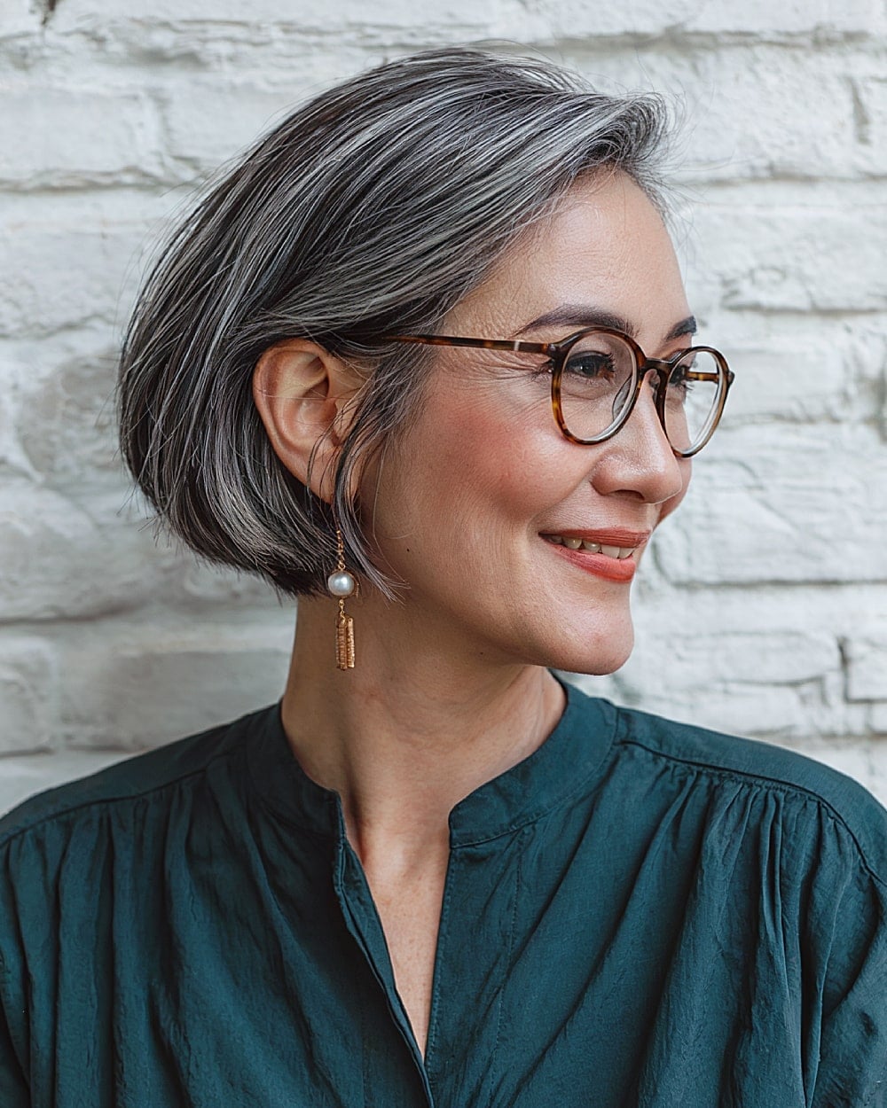 Chin Length Gray Bob With Soft Waves Chin Length Gray Bob With Soft Waves — Simple Asian Hairstyles