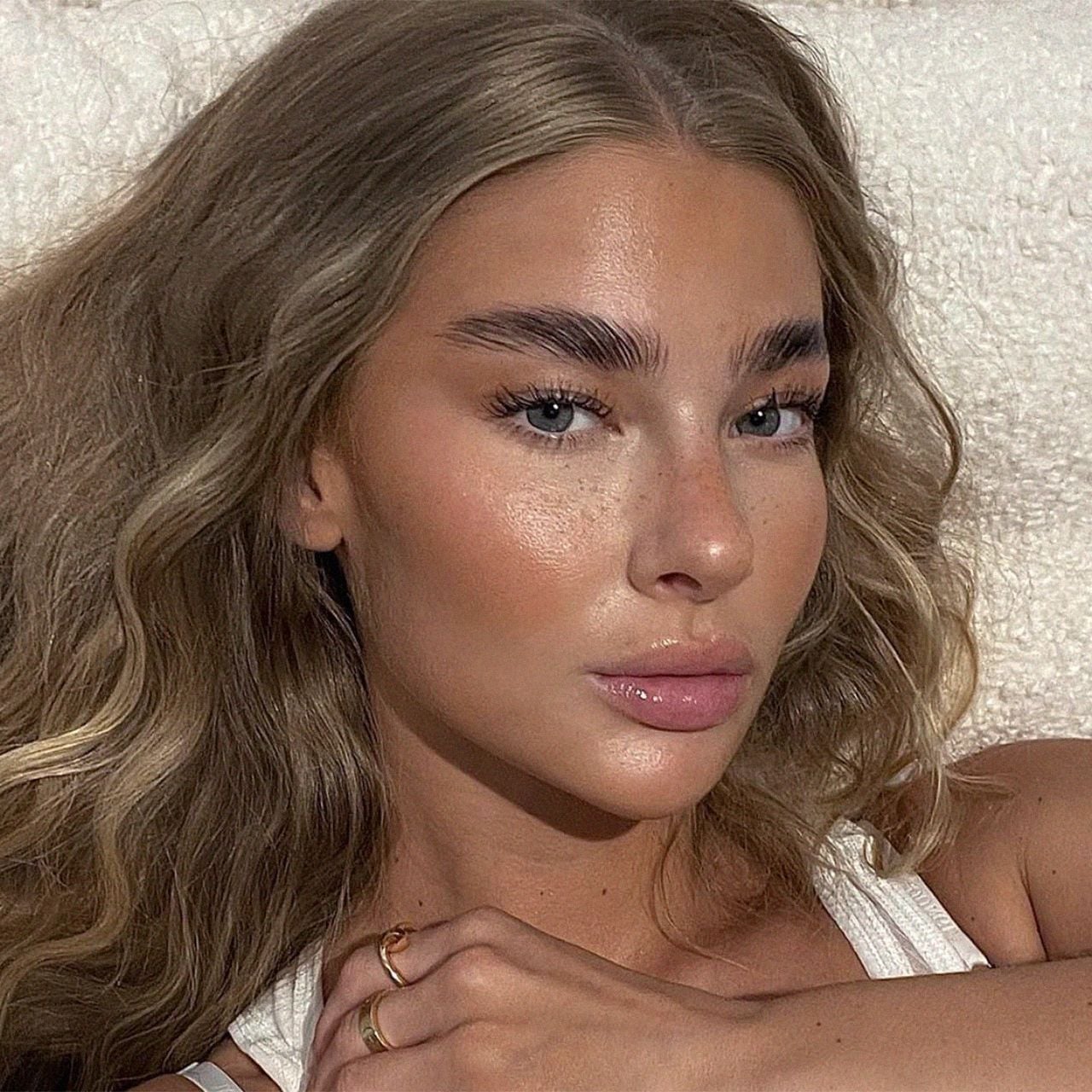 Loose Waves With Subtle Blonde Highlights and Ribbed Tank — Simple Babylights