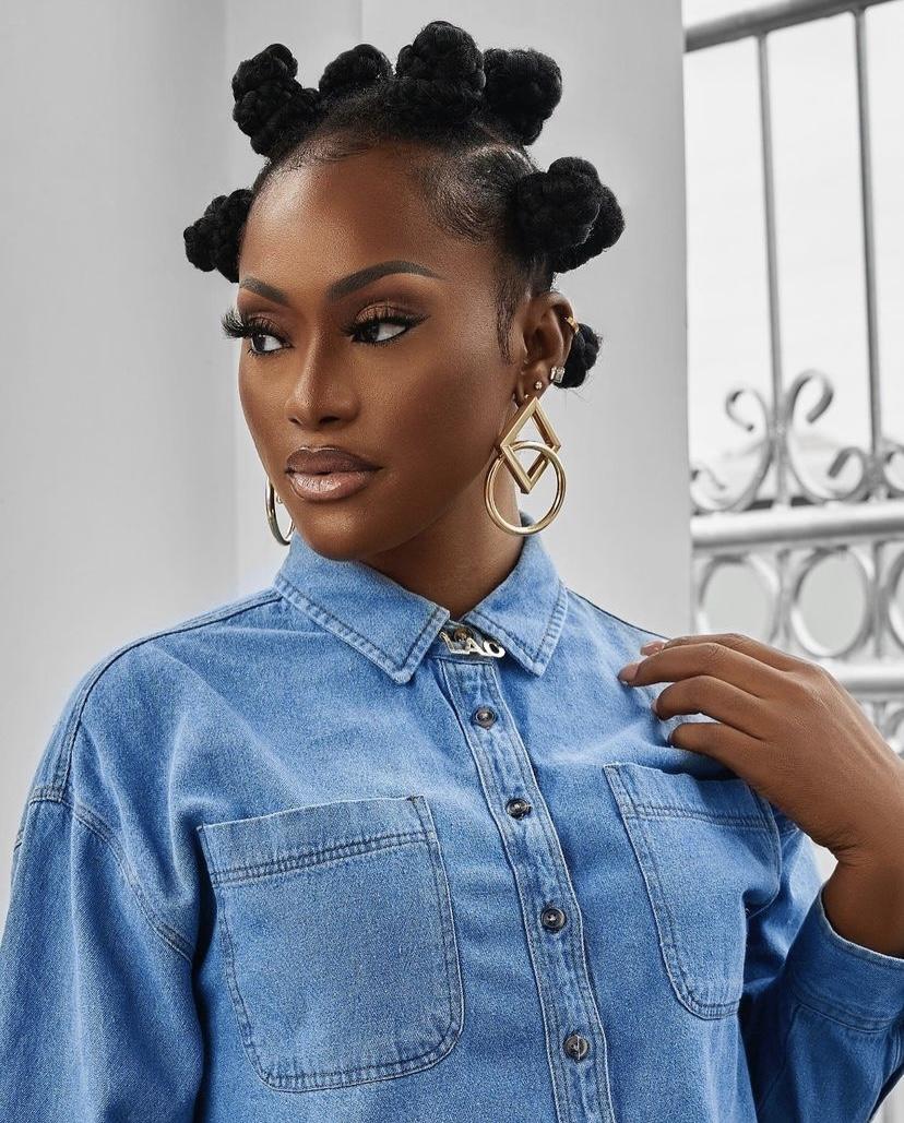 Denim shirt and geometric gold earrings with bantu, Close-Up Take — Simple Bantu Knots