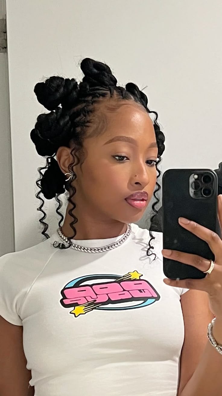 Casual graphic t-shirt with bantu knots and chain necklace — Simple Bantu Knots