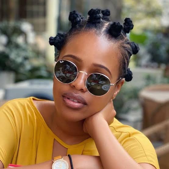 Casual yellow t-shirt and sunglasses with bantu knots — Simple Bantu Knots