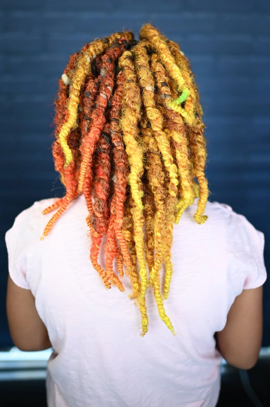 Ombre Barrel Locs Mid-Back Length Ombre Barrel Locs Mid-Back Length — Simple Barrel Locs