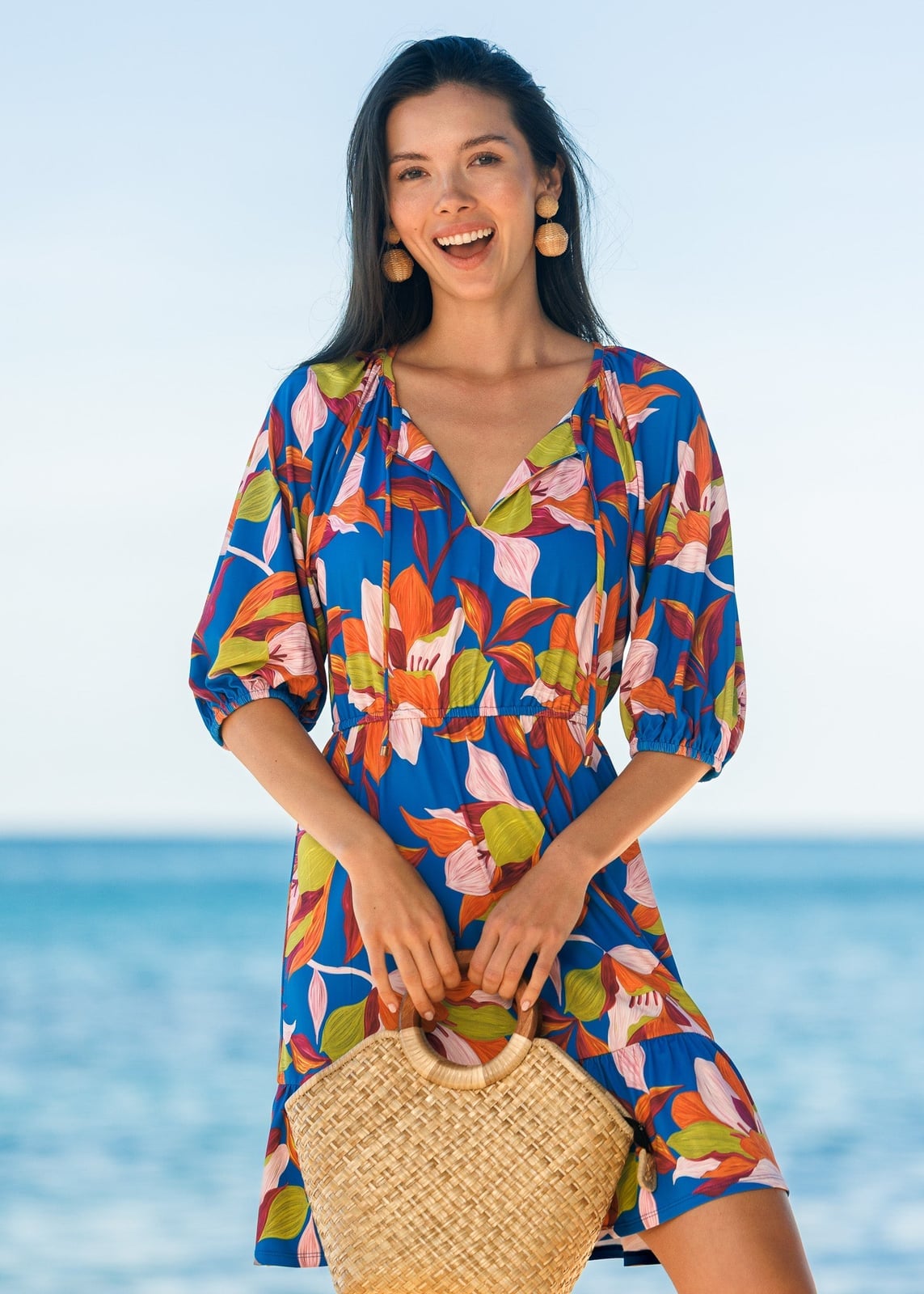 Blue short-sleeve dress with colorful floral print — Simple Beach Waves