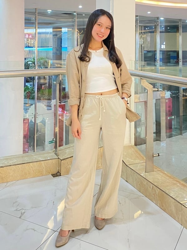 Beige linen-blend wide-leg trousers with an open shirt, Close-Up Take — Simple Beige Pants Outfits