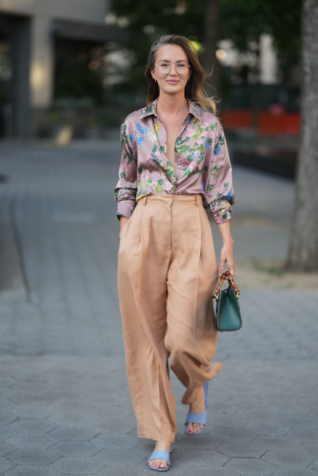 Beige wide-leg linen trousers with a floral silk shirt — Simple Beige Pants Outfits