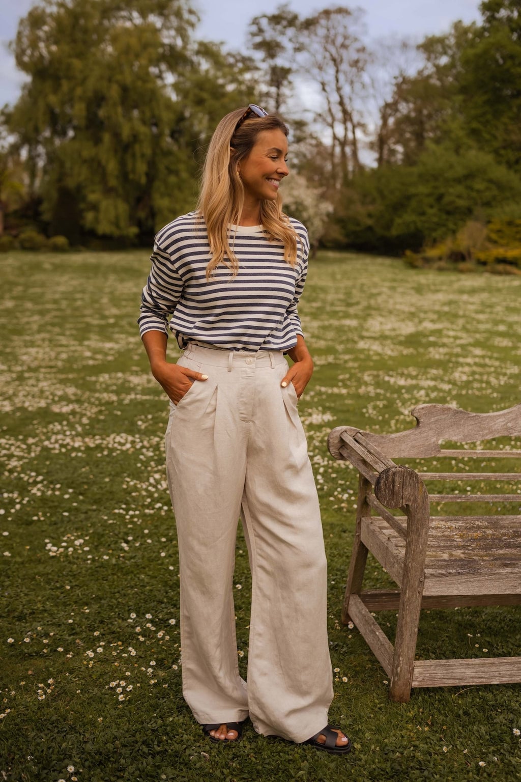 Beige linen pleated trousers with a striped top — Simple Beige Pants Outfits