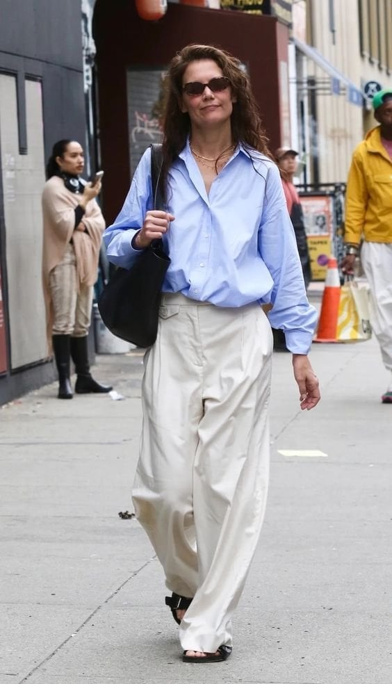 Oversized blue shirt with cream wide-leg trousers Oversized blue shirt with cream wide-leg trousers — Simple Blue Top Outfits