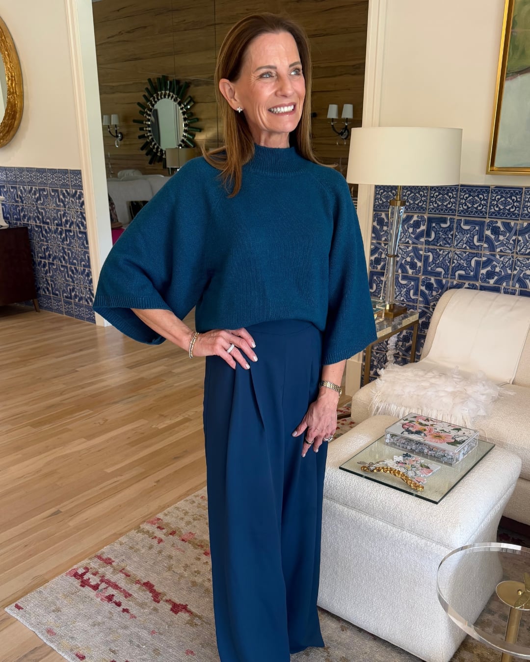 Oversized teal mock neck sweater with navy wide-leg trousers Oversized teal mock neck sweater with navy wide-leg trousers — Simple Blue Top Outfits