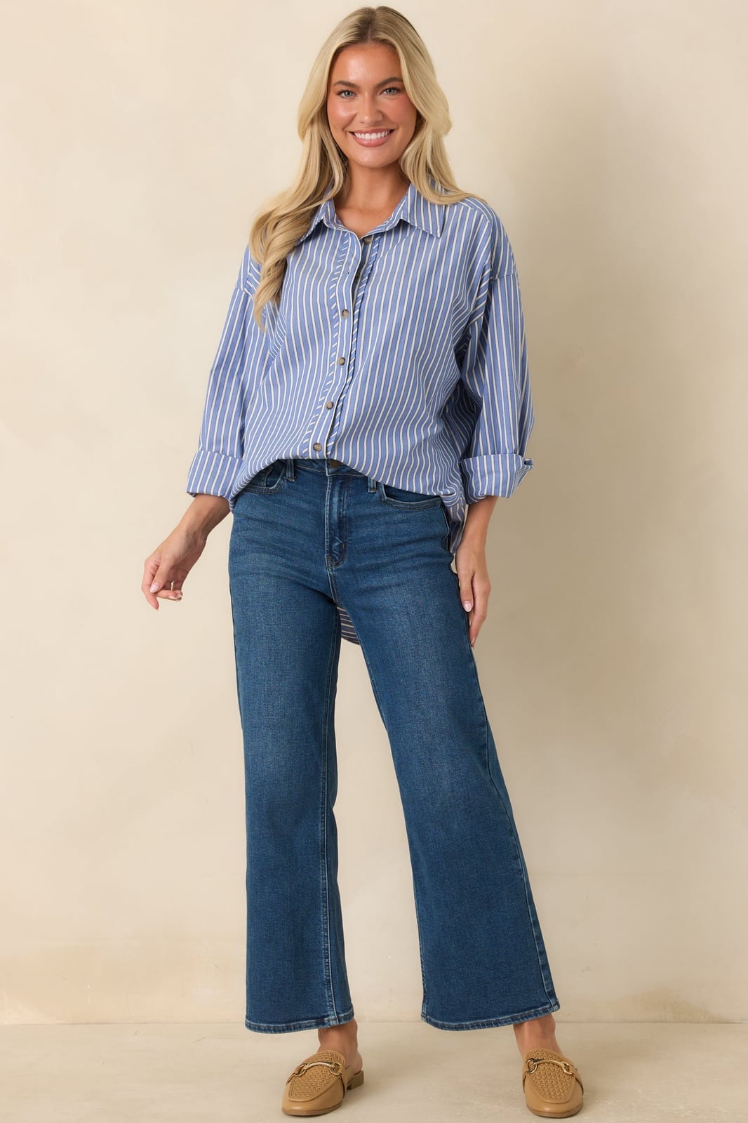 Striped blue shirt with dark wash wide-leg jeans Striped blue shirt with dark wash wide-leg jeans — Simple Blue Top Outfits