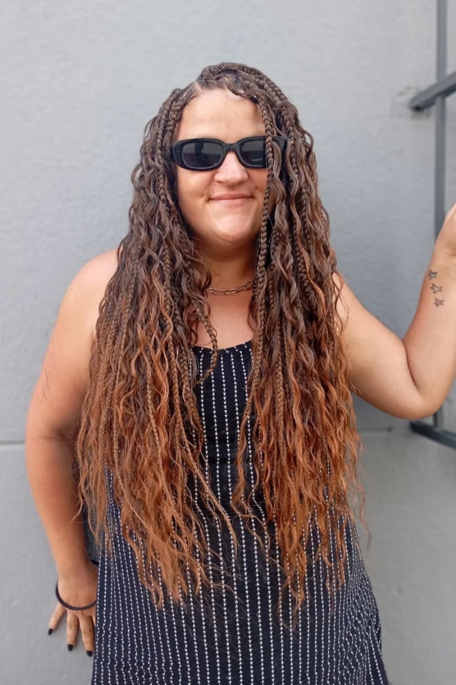 Mid-Back Box Braids With Curly Ends, Brown With Blonde Highlights Mid-Back Box Braids With Curly Ends, Brown With Blonde Highlights — Simple Boho Knotless Braids