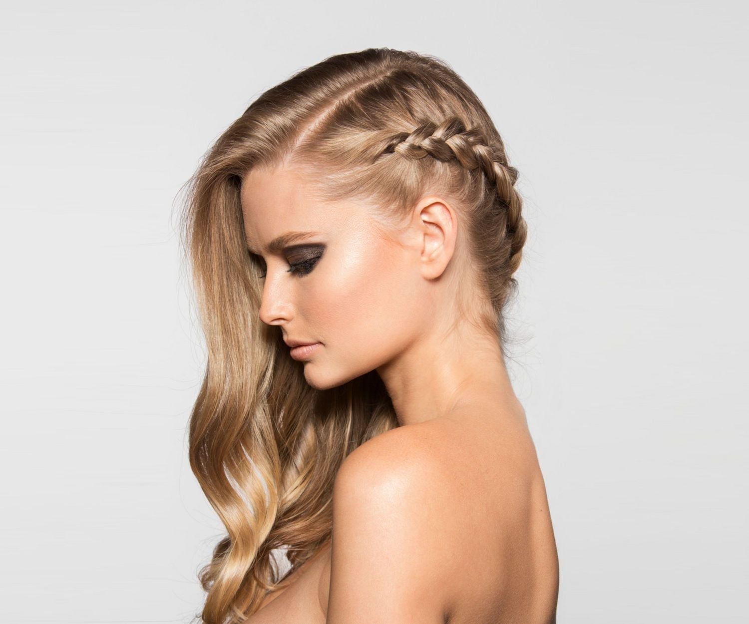 Blonde Collarbone With Delicate Side Braid — Simple Braids to the Side