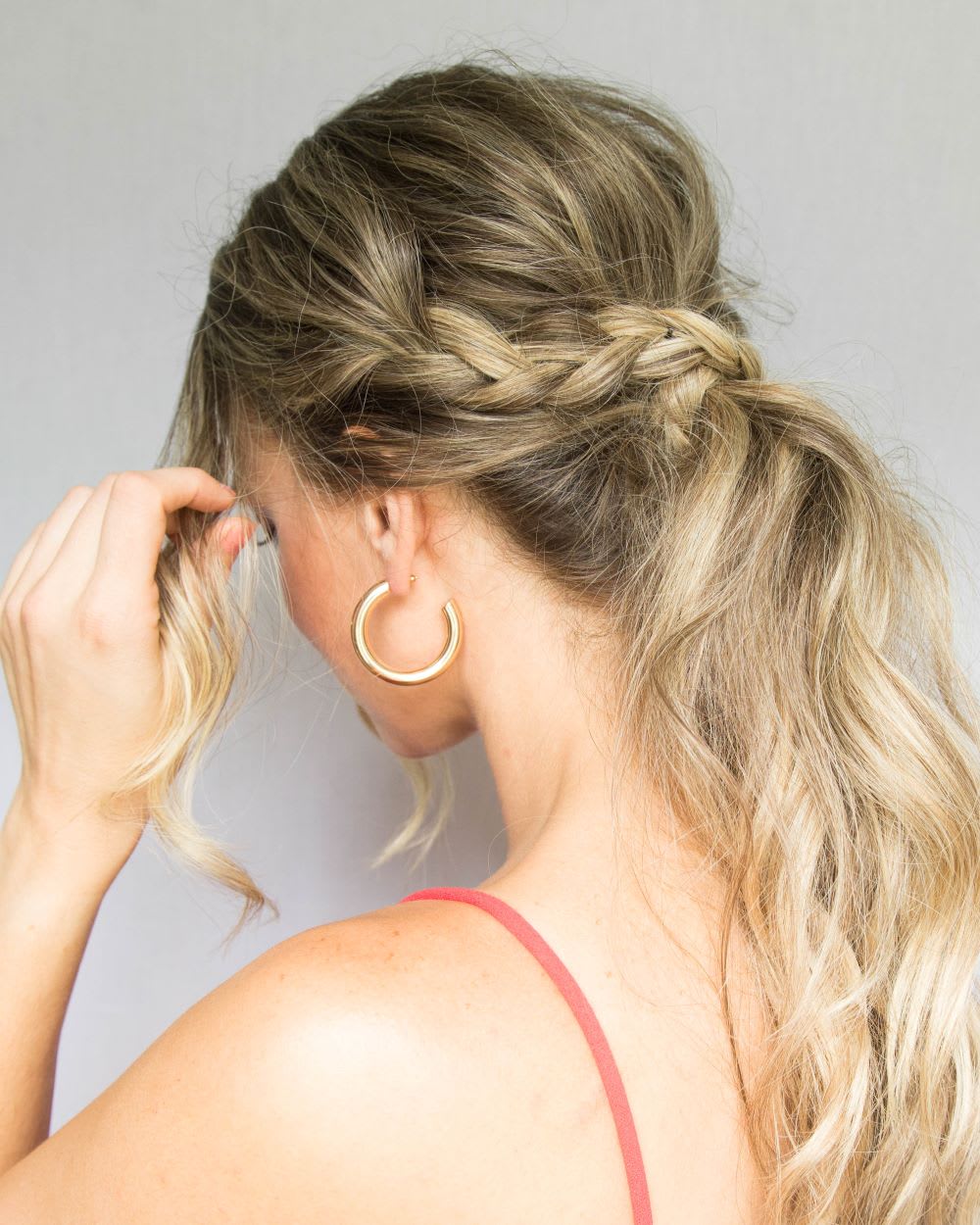 Honey Blonde Voluminous Ponytail with Curtain Bangs — Simple Bridesmaid Ponytail