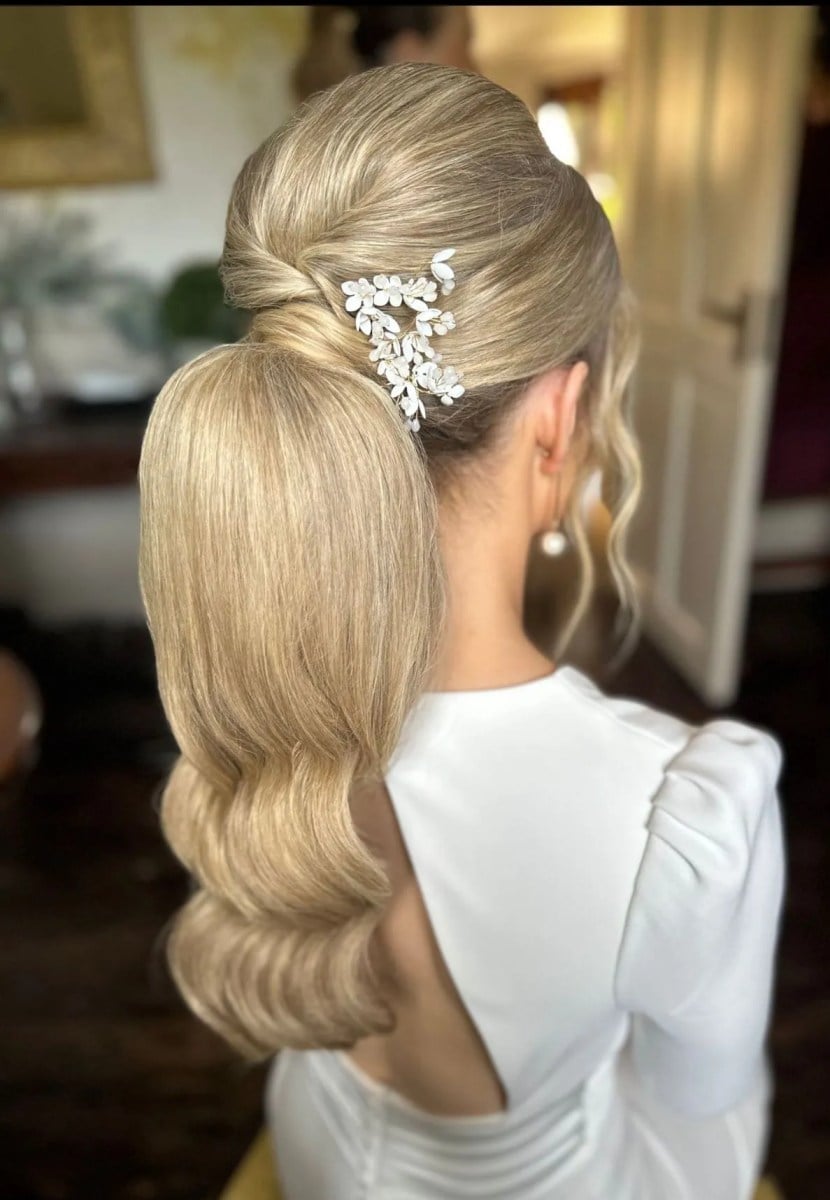 Polished Blonde High Ponytail with Waves — Simple Bridesmaid Ponytail