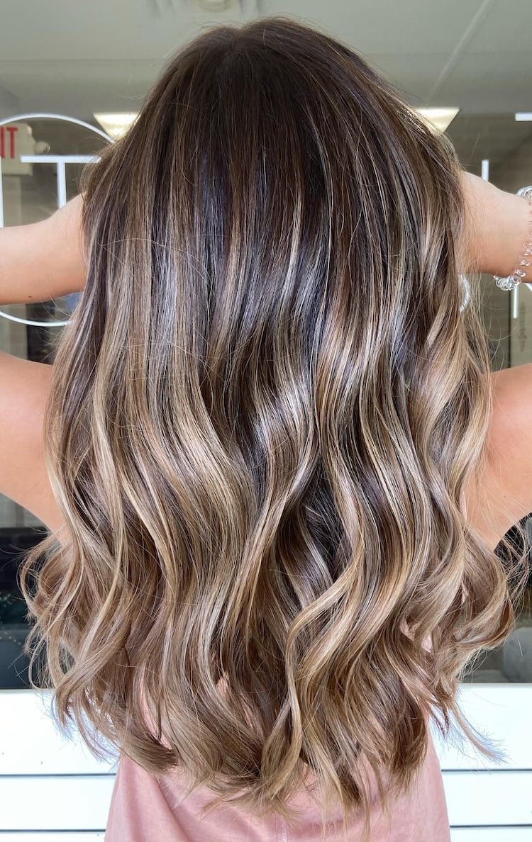 Mid-Back Bronde Balayage With Seamless Transition, Wavy — Simple Bronde Balayage
