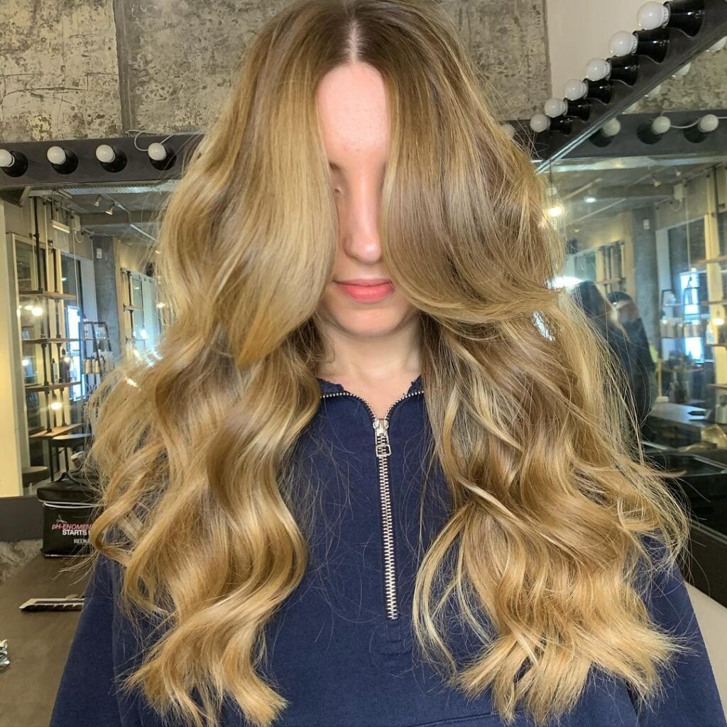 Mid-Back Honey Bronde Balayage With Waves — Simple Bronde Balayage