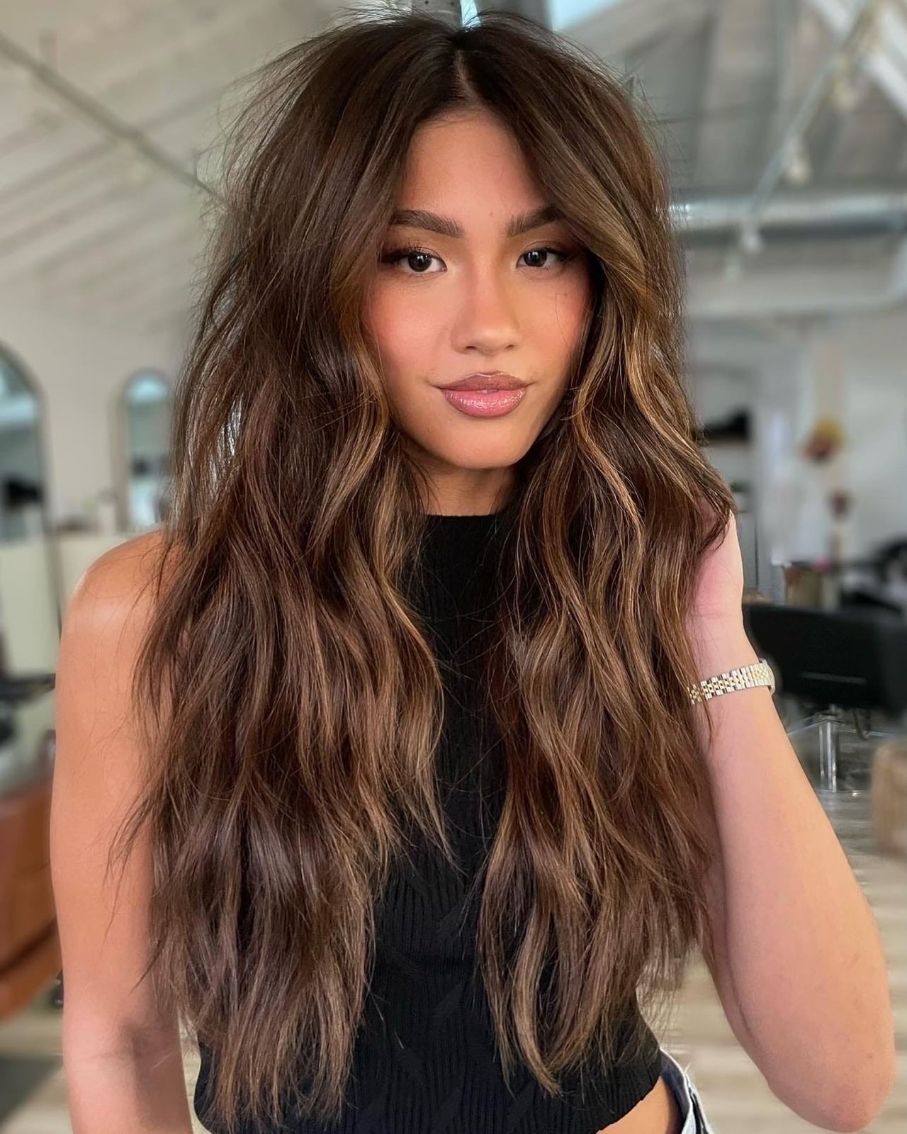 Mid-Back Brunette With Blonde Highlights Curtain Bangs — Simple Brunette Highlights
