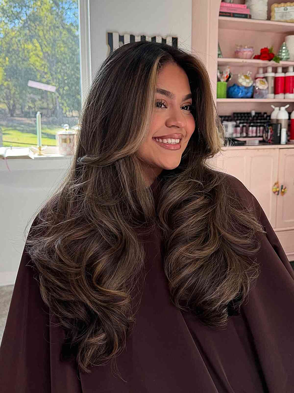 Mid-Back Dark Brown With Lighter Brown Highlights, Face-Framing Layers — Simple Brunette Highlights