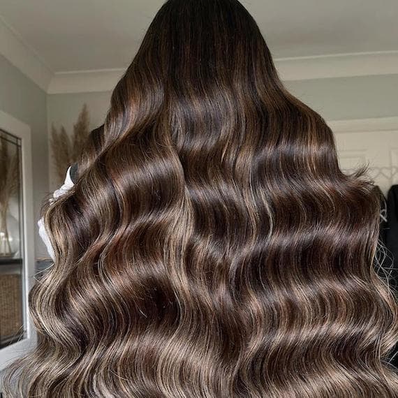Mid-Back Dark Brown With Blended Highlights, Wavy — Simple Brunette Highlights