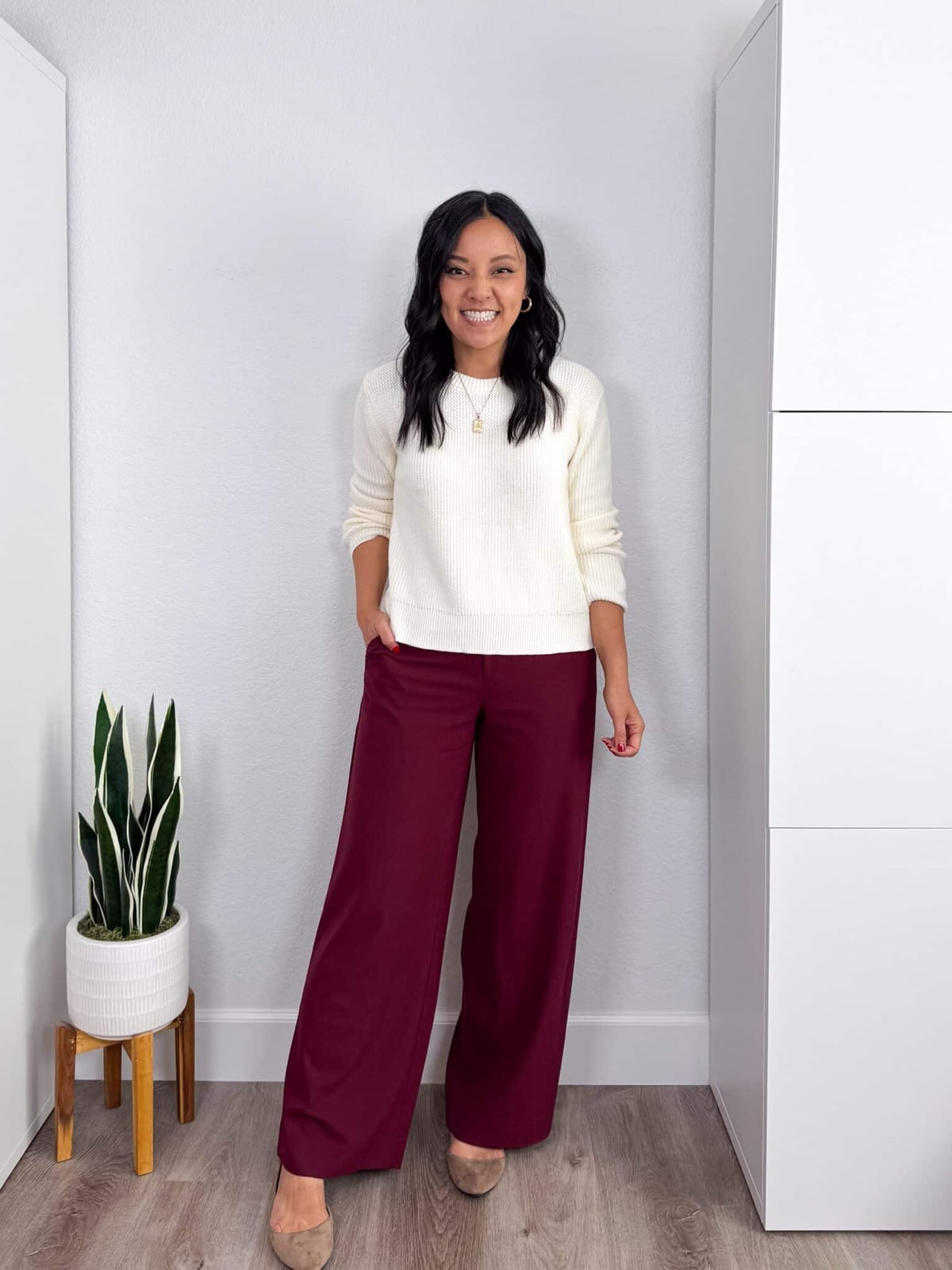 Burgundy Straight-Leg Trousers With Chain Strap Bag — Simple Burgundy Pants Outfits