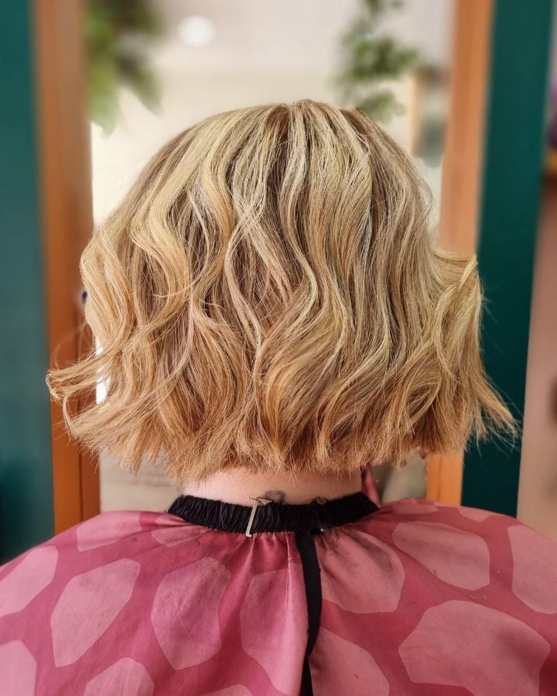 Angled Bob With Beachy Waves — Simple Casual Hairstyles
