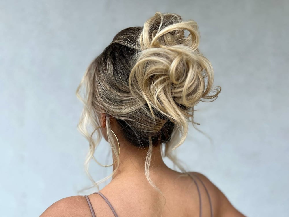Blonde Loose Textured Updo Blonde Loose Textured Updo — Simple Casual Updo