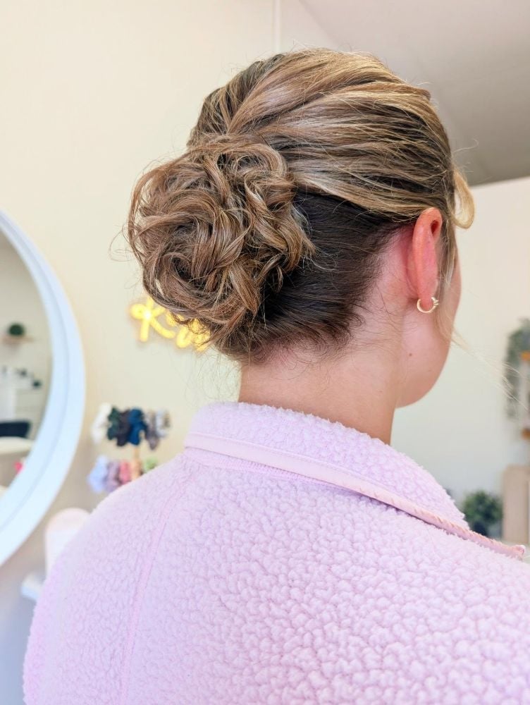 Blonde Messy Bun With Loose Tendrils Blonde Messy Bun With Loose Tendrils — Simple Casual Updo