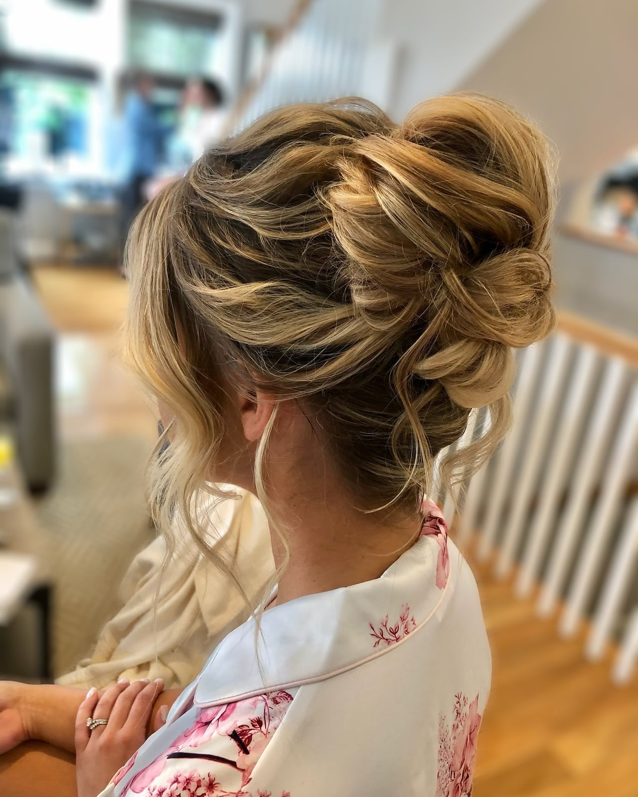 Blonde Voluminous Updo With Face-Framing Waves Blonde Voluminous Updo With Face-Framing Waves — Simple Casual Updo