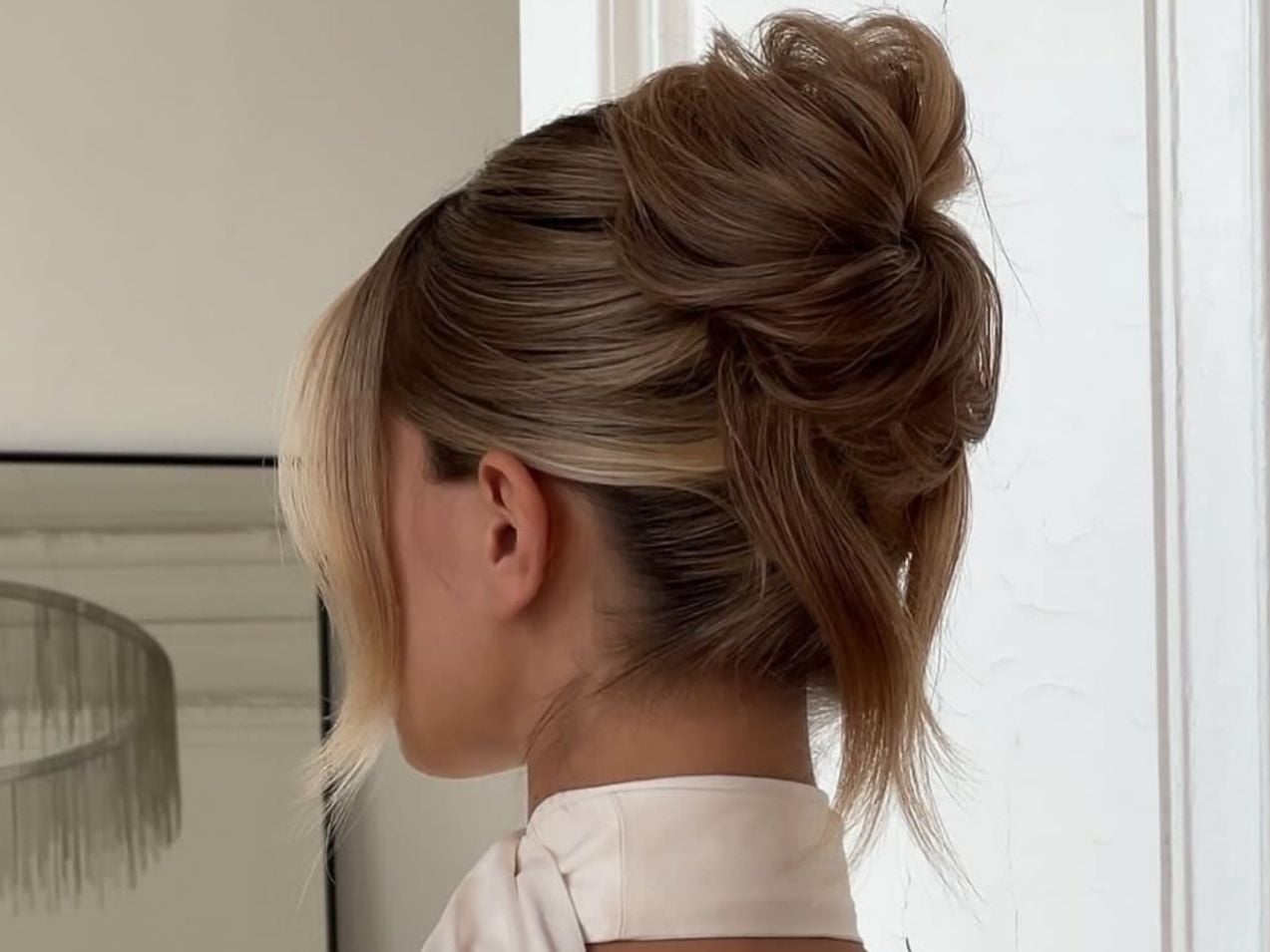 Ash Blonde High Updo With Curtain Bangs Ash Blonde High Updo With Curtain Bangs — Simple Casual Updo