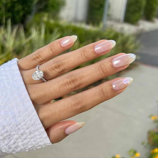 Sheer Nude Pearlescent Chrome Medium Oval Nails Sheer Nude Pearlescent Chrome Medium Oval Nails — Simple Chrome Nails