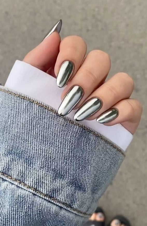 Flawless Silver Mirror Chrome Long Almond Nails Flawless Silver Mirror Chrome Long Almond Nails — Simple Chrome Nails