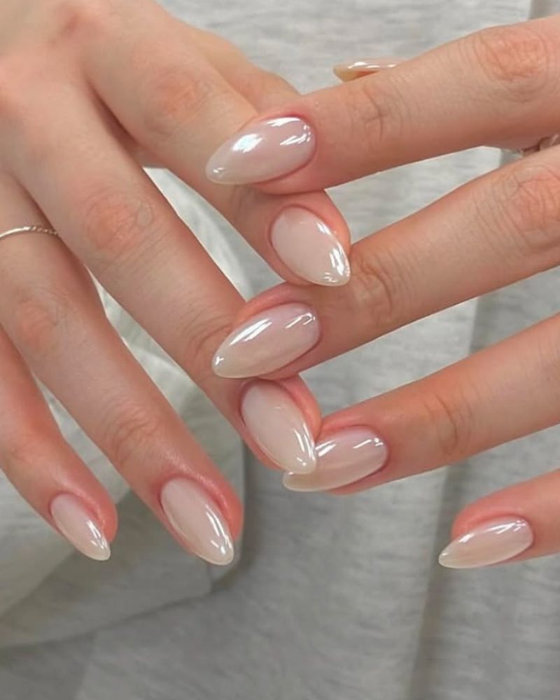 Milky Iridescent Chrome Short Almond Nails Milky Iridescent Chrome Short Almond Nails — Simple Chrome Nails