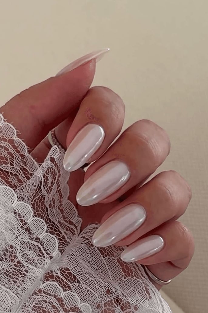 Bright White Pearlescent Chrome Short Square Nails Bright White Pearlescent Chrome Short Square Nails — Simple Chrome Nails