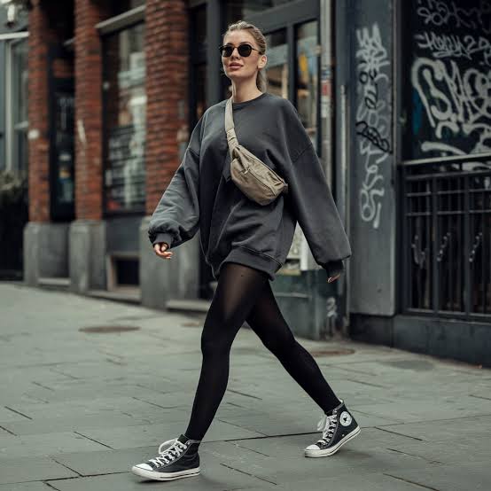 Oversized Sweatshirt and Sheer Tights with High-Tops Oversized Sweatshirt and Sheer Tights with High-Tops — Simple Converse Outfits Black