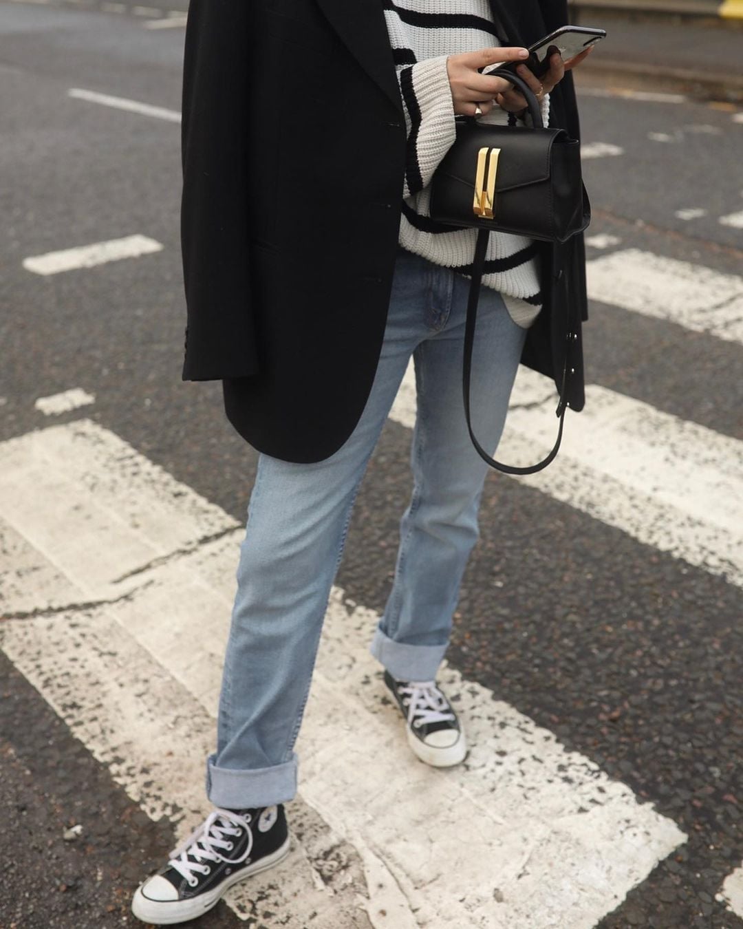 Striped Sweater Jeans and Oversized Blazer with Converse Striped Sweater Jeans and Oversized Blazer with Converse — Simple Converse Outfits Black
