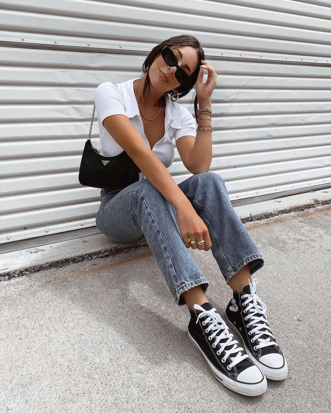 Crop Top and Straight Leg Jeans with Converse Crop Top and Straight Leg Jeans with Converse — Simple Converse Outfits Black