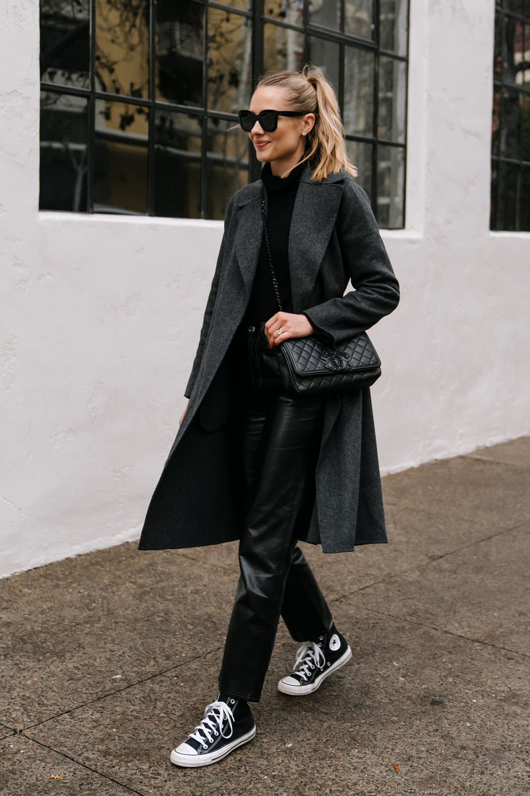 Long Coat and Leather Trousers with Converse Long Coat and Leather Trousers with Converse — Simple Converse Outfits Black