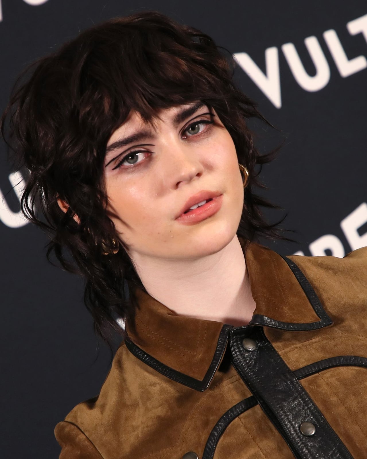 Collarbone Wolf Cut With Soft Curtain Bangs — Simple Curly Wolf Cut
