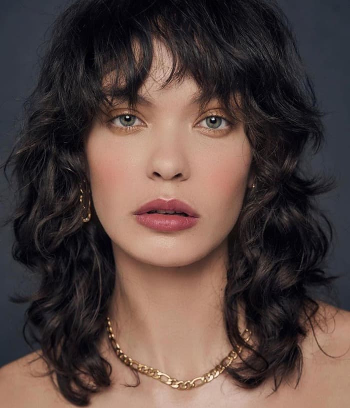 Shoulder Length Wavy Wolf Cut With Shaggy Bangs — Simple Curly Wolf Cut