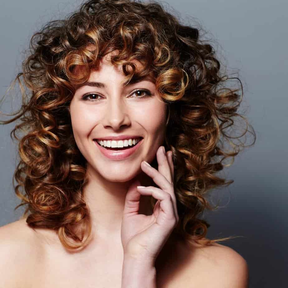 Collarbone Wolf Cut With Auburn Highlights No Bangs — Simple Curly Wolf Cut
