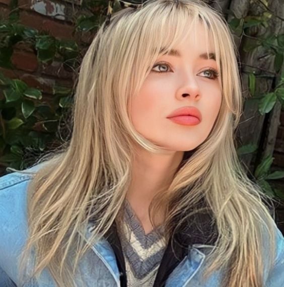 Collarbone Blonde With Highlights And Curtain Bangs Collarbone Blonde With Highlights And Curtain Bangs — Simple Curtain Bangs