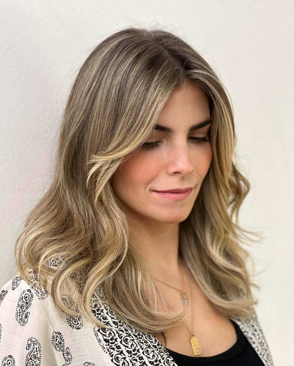 Shoulder Length Ash Blonde With Loose Waves And Curtain Bangs Shoulder Length Ash Blonde With Loose Waves And Curtain Bangs — Simple Curtain Bangs