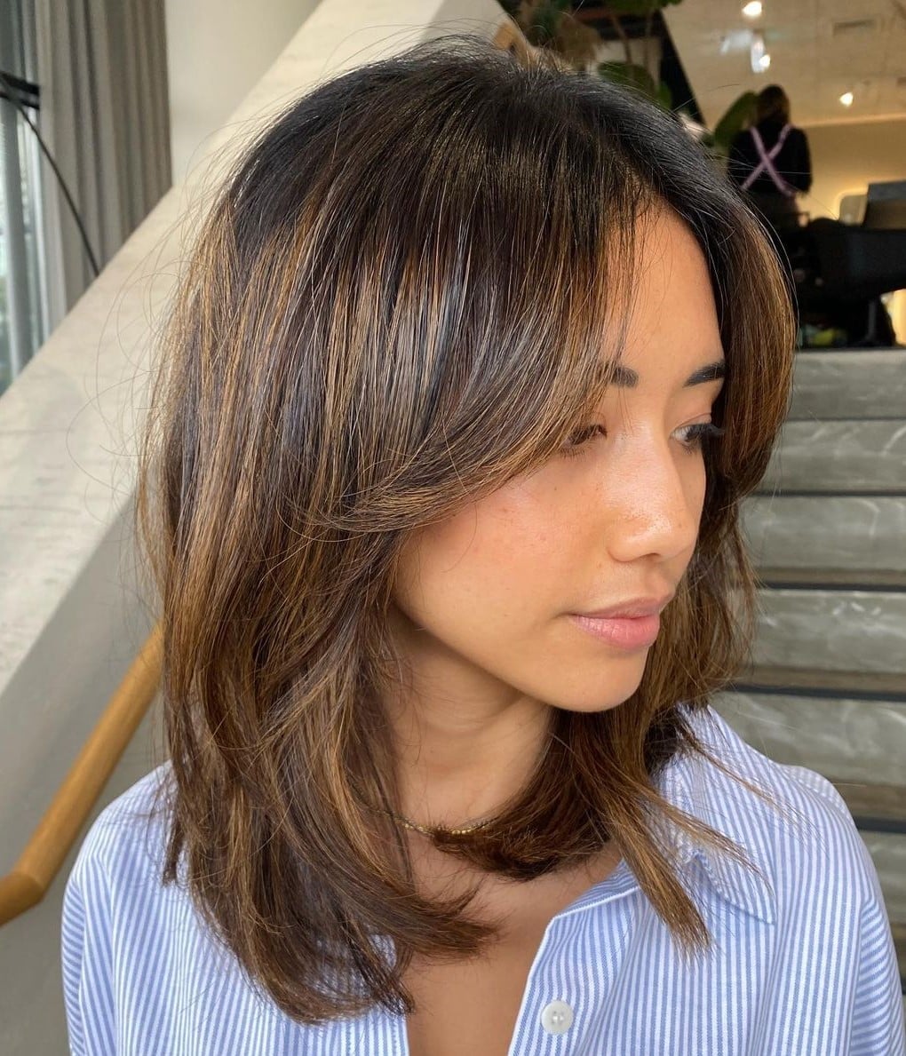 Collarbone Dark Brown Layers With Side Part And Curtain Bangs Collarbone Dark Brown Layers With Side Part And Curtain Bangs — Simple Curtain Bangs