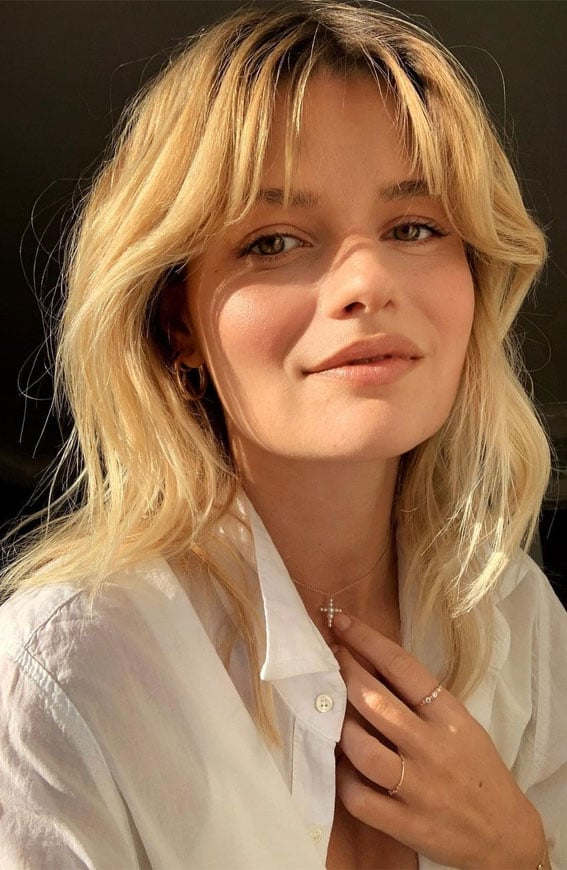 Collarbone Ash Blonde With Wispy Curtain Bangs Collarbone Ash Blonde With Wispy Curtain Bangs — Simple Curtain Bangs