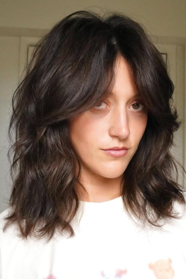 Collarbone Shaggy Cut With Dark Brown And Tousled Curtain Bangs Collarbone Shaggy Cut With Dark Brown And Tousled Curtain Bangs — Simple Curtain Bangs