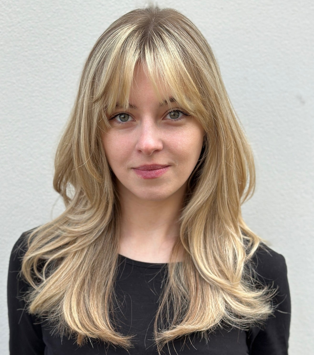Collarbone Blonde Layers With Highlights And Blowout Collarbone Blonde Layers With Highlights And Blowout — Simple Curtain Bangs