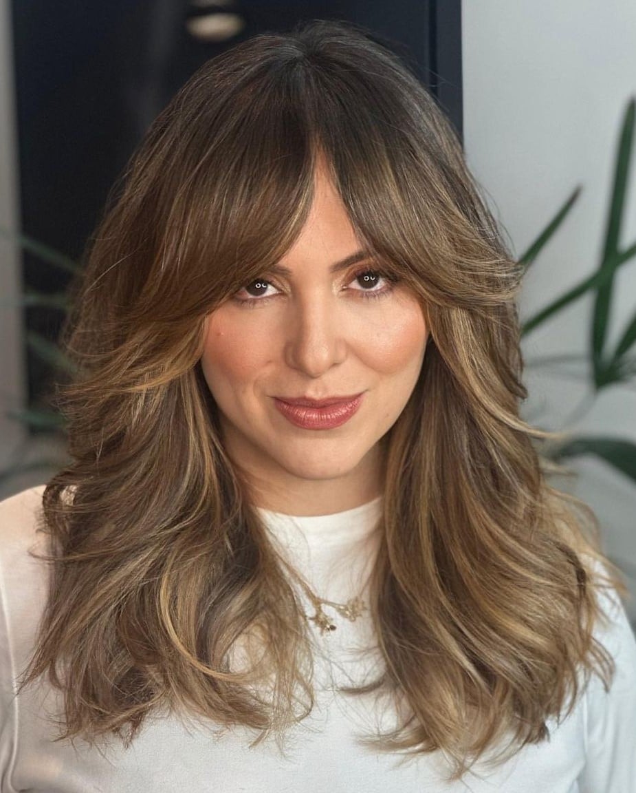 Collarbone Layers With Honey Highlights And Curtain Bangs, Wavy Collarbone Layers With Honey Highlights And Curtain Bangs, Wavy — Simple Curtain Bangs